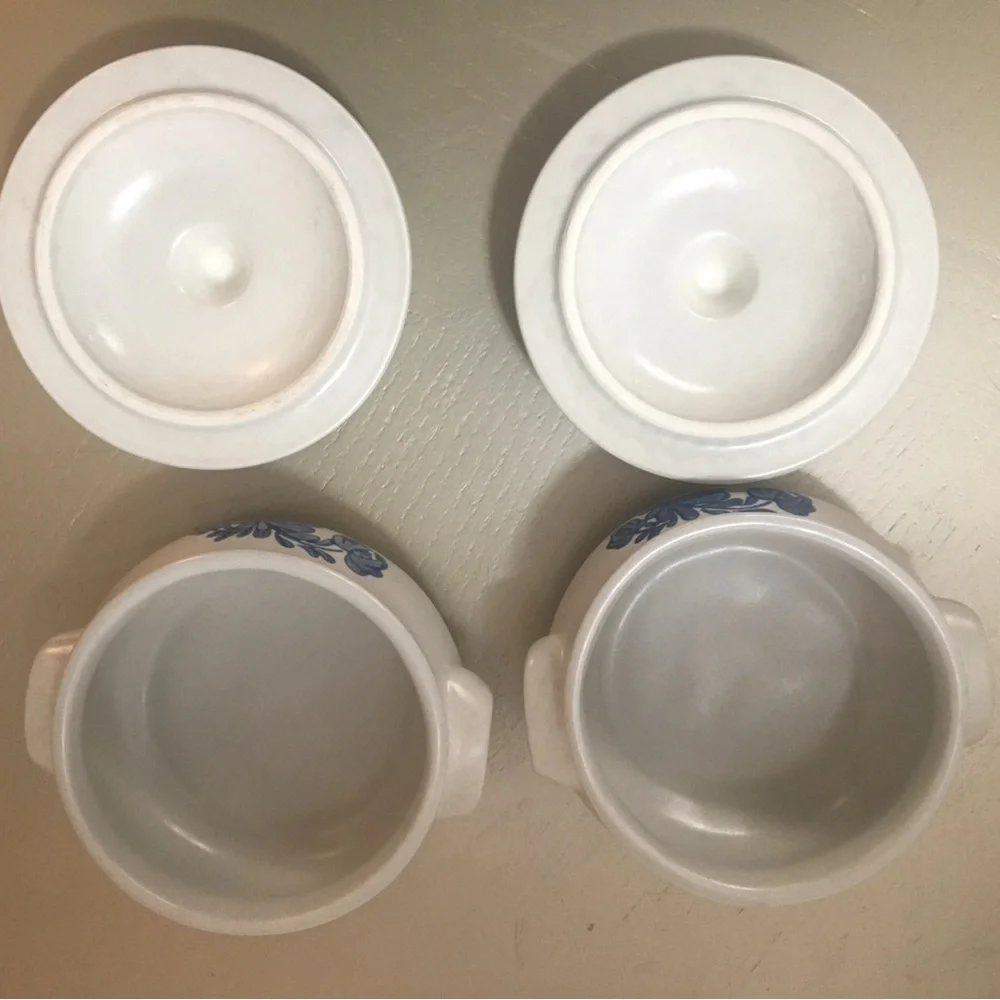Pfaltzgraff Yorktowne 305Y‎ Individual Casserole/Chowder Bowls with Lids Pair